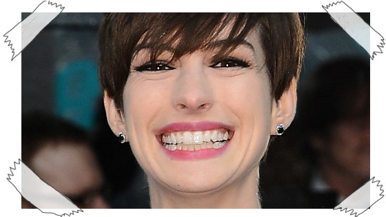 Anne Hathaway Getty promiblog Zähne