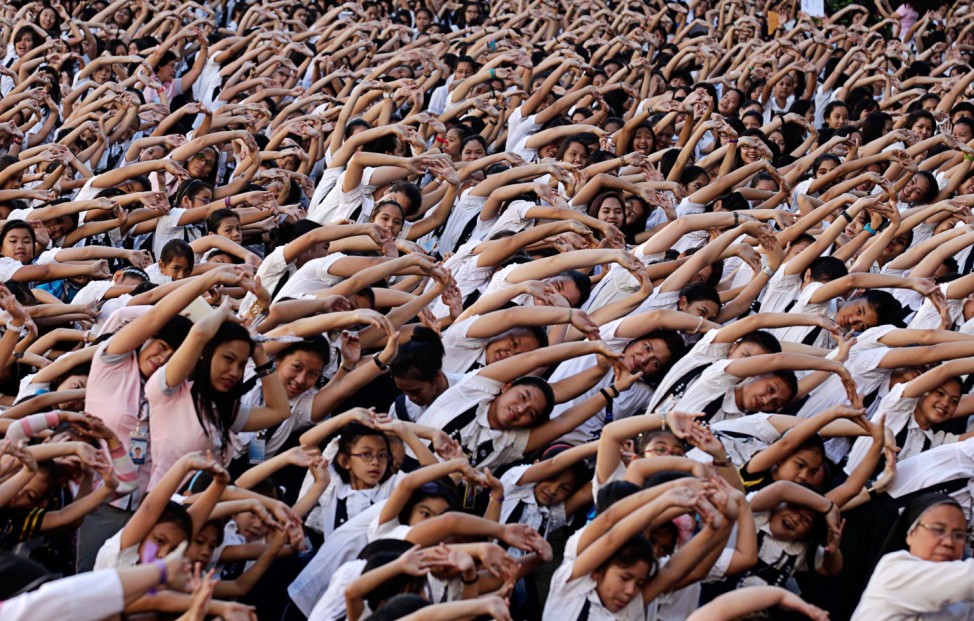 Filipinos dance to eliminate violence against women