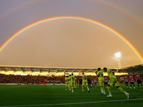 Regenbogen beim Fußball;Getty