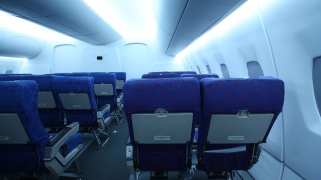 Beleuchtung im Flugzeug: Leuchtdioden könnten Langstreckenflüge erträglicher machen.