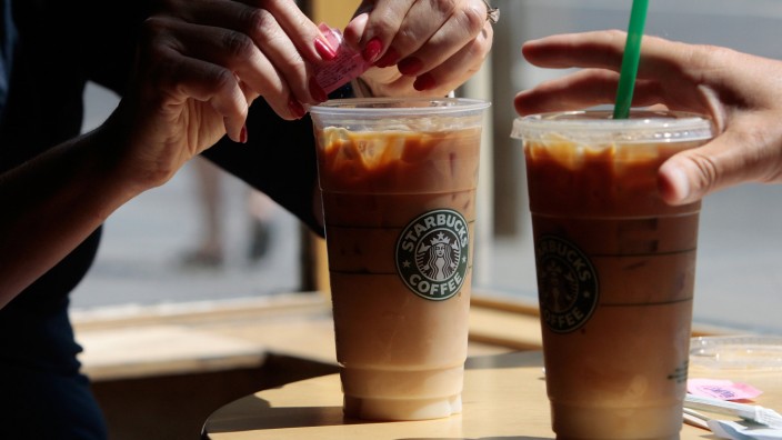Klage von Starbucks: Starbucks verkauft inzwischen mehr kalte als heiße Getränke - der Frappuccino ist der Kaltgetränke-Star.