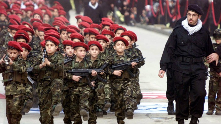Schiiten-Miliz Hisbollah in Beirut (Archiv 2000): Uniformierte Kinder