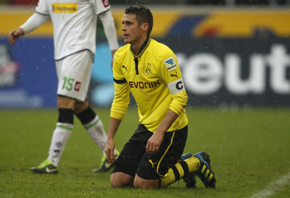 Borussia Dortmund's Kehl reacts during the German first division Bundesliga soccer match against Borussia Moenchengladbach in Moenchengladbach