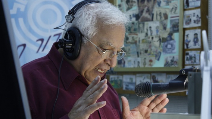 Radiomoderator Menasche Amir erklärt den Iranern Iran