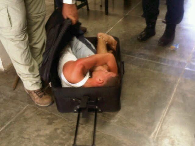 A man tries to escape from prison by hiding in a suitcase
