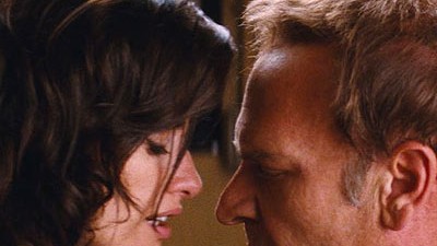Im Kino: "Zerrissene Umarmungen": Telenovela mit Tiefgang: Femme fatale, Ehefrau und Callgirl Lena (Penélope Cruz) verliebt sich in Regisseur Mateo (Lluís Homar).