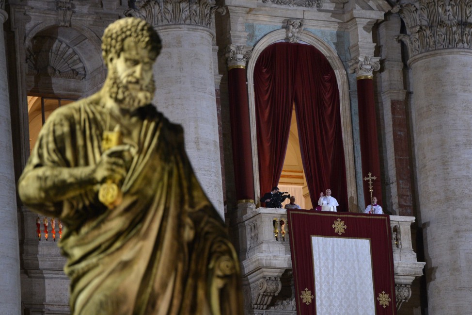 Kardinal Jorge Mario Bergoglio ist Papst Franziskus I., auf dem Balkon des Petersdoms
