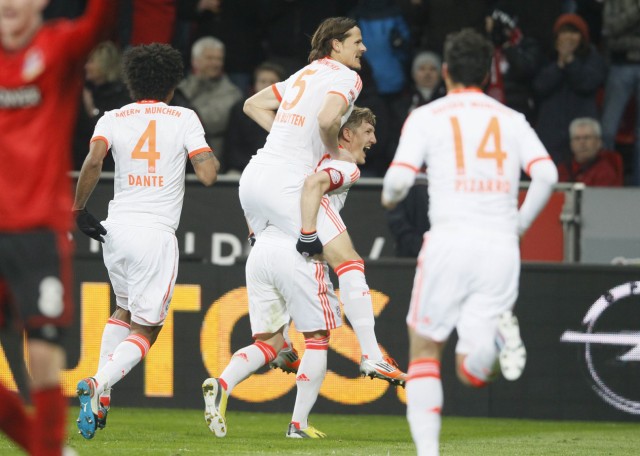 Bayern Munich's Dante, van Buyten, Schweinsteiger and Pizarro celebrate a goal against Bayer Leverkusen during their German first division Bundesliga soccer match in Leverkusen