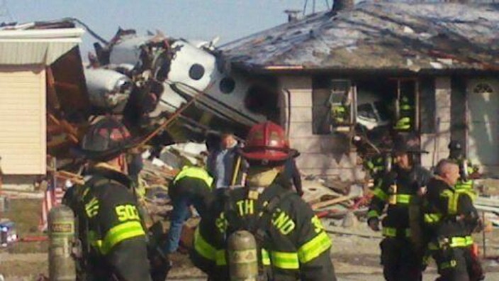 USA: Flugzeug stürzt in Wohngebiet ab