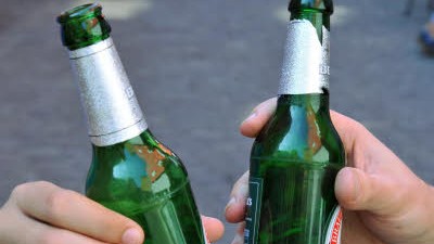 31. Juli 2009: Ein Bier auf der Straße? In Freiburg ist das wieder erlaubt, denn das Alkoholverbot für öffentliche Plätze wurde gekippt.
