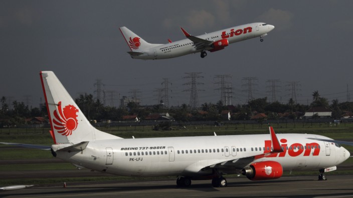 Ein Lion Air Flugzeug am Flughafen von Jakarta, Boeing, Airbus