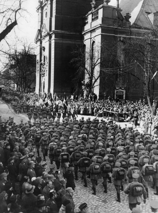 Militärparade der Stahlhelm-Soldaten am Tag von Potsdam, 1933  | Military parade of the Stahlhelm soldiers on the Day of Potsdam, 1933