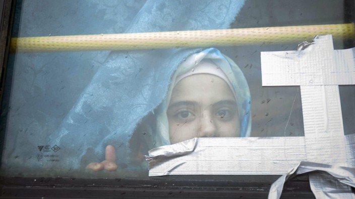 Syrische Flüchtlinge: Flüchtlingsschicksal: Ein Mädchen in einem Camp an der syrisch-türkischen Grenze.