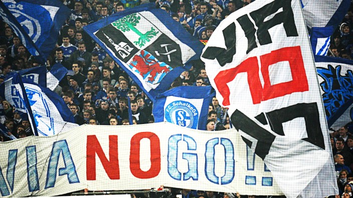 Streit zwischen Schalke 04 und Tickethändler: Fans auf Schalke: Proteste gegen Viagogo hatten Konsequenzen