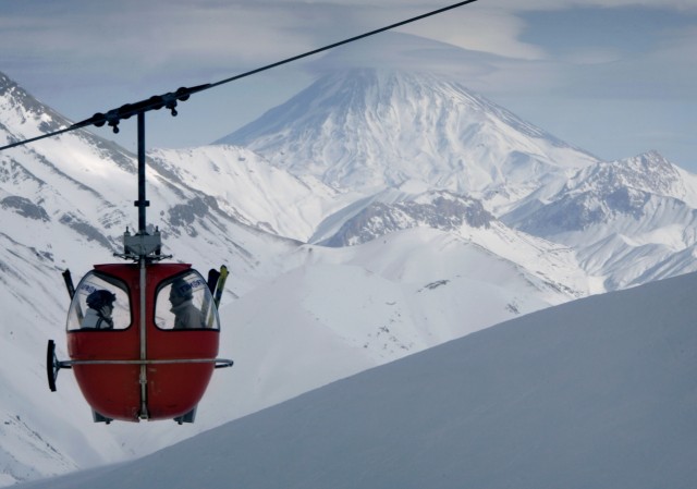 Mitten in ... Dizin Iran Teheran Skigebiet Gondel