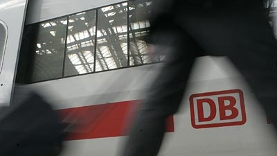 Deutsche Bahn: Härteres Vorgehen gegen Schwarzfahrer: Wenn ein Fahrgast kein gültiges Ticket vorweisen kann, erstellt die Bahn Strafanzeige.
