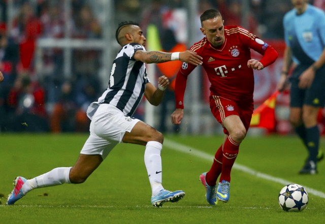 Juventus' Vidal challenges Bayern Munich's Ribery during their Champions League quarter-final first leg soccer match in Munich
