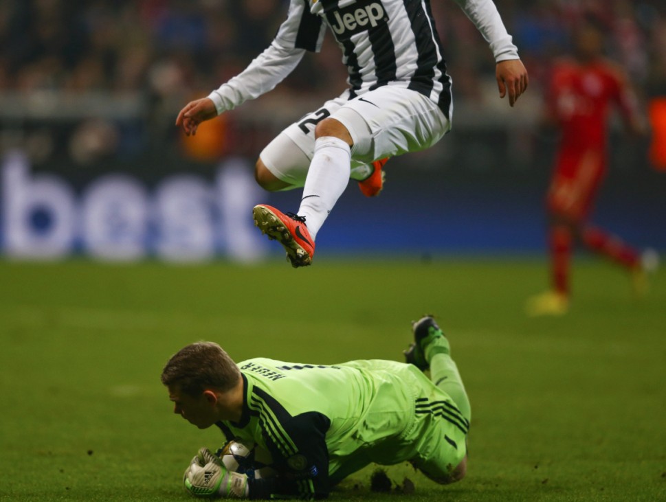 Juventus' Giovinco jumps over Bayern Munich's goalkeeper Neuer during their Champions League quarter-final first leg soccer match in Munich