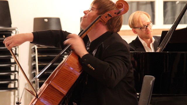 Musikworkshop: Cellist Guido Schiefen, Solist und Lehrer des Musikworkshops.