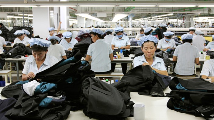 Arbeiter im Industriepark Kaesong in Nordkorea: Nordkoreanische Arbeiter in einer südkoreanisch geführten Fabrik in der Sonderwirtschaftszone Kaesong. (Archivfoto von September 2012).