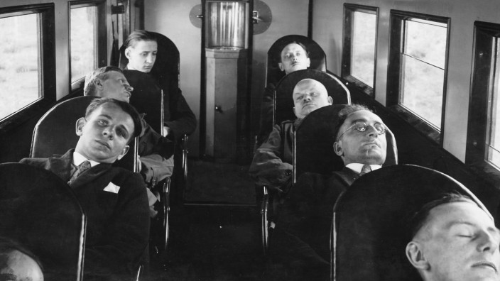 Passagiere in Schlafsesseln, 1926