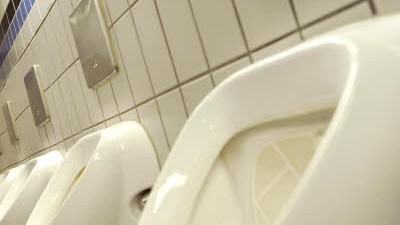 Kirchentag in München: Schulen sollen für rund 70.000 Besucher des Kirchentages als Unterkunft dienen. Problem sind die sanitären Anlagen: sie sind allzu oft in einem schlechten Zustand.