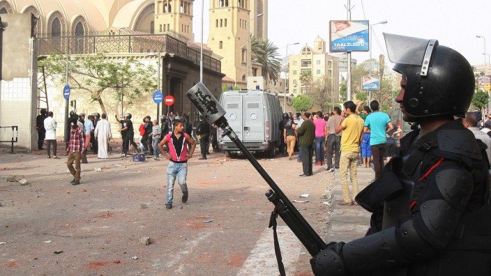 Clashes at funeral of Christians killed in Egypt