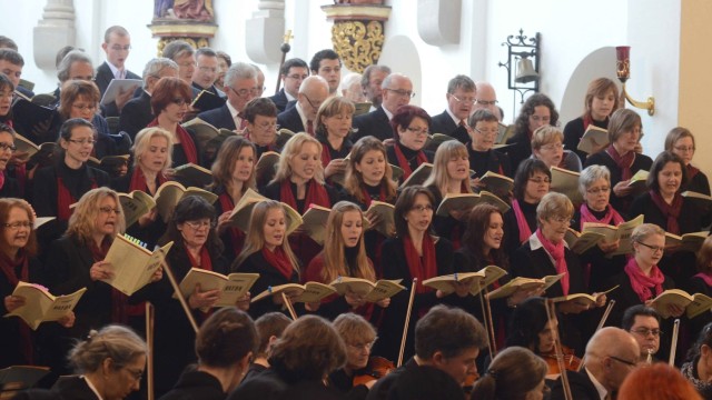 Schönbrunn: Eine ausgezeichnete musikalische, deutsch-tschechische Freundschaft: der gemischte Chor von Petershausen und der Hlahol Chor Prag.