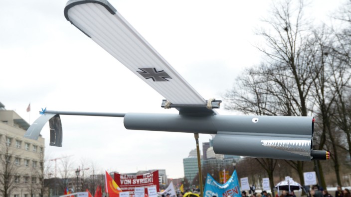Hunderte protestieren in Berlin gegen Drohnen und Atomwaffen