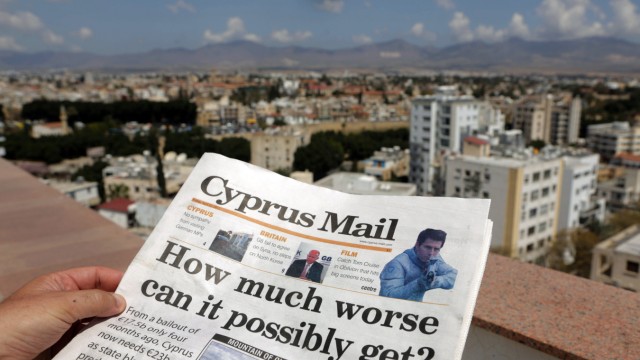 Vereinbarung der Euro-Finanzminister: 'Wie viel schlimmer kann es noch werden?' titelt eine zyprische Zeitung