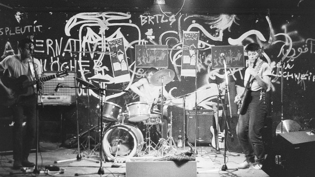 Ampermoching: 1982 - Faltsch Wagoni, ein legendäres Punk-Duo in der Post in Ampermoching.