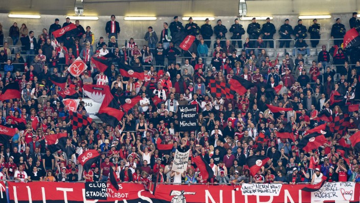 Fans des 1. FC Nürnberg beim Spiel gegen den FC Bayern München.