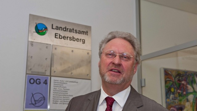 CSU verpasst Mehrheit: SPD-Bewerber Ernst Böhm kann sich noch Hoffnungen machen, bald neuer Chef im Landratsamt zu werden.
