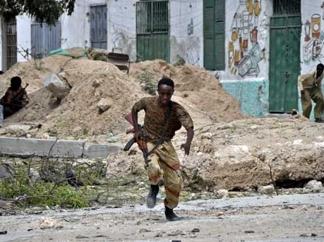 Kämpfe zwischen Regierungstruppen und den islamistischen Al-Shabaab-Rebellen in Somalia;AFP