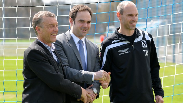 TSV 1860 München, Fußball, Sportdirektor Florian Hinterberger (l-r), Geschäftsführer Robert Schäfer und Trainer Alexander Schmidt