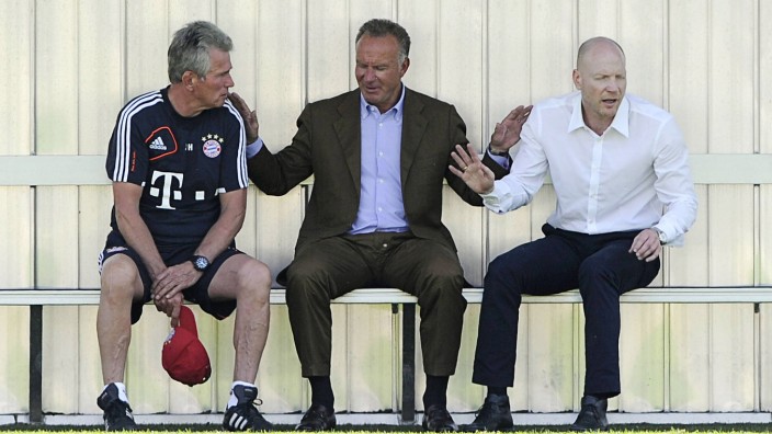 Fiktive Saisonplanung des FC Bayern: Saisonplanung des FC Bayern mal anders: Jupp Heynckes, Karl-Heinz Rummenigge und Matthias Sammer (von links).