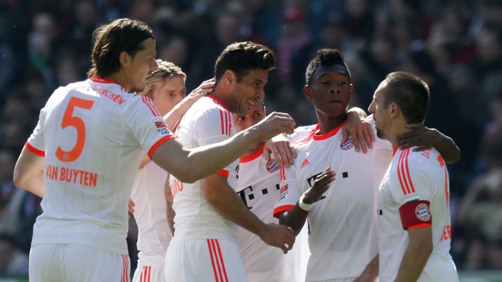 Bayern Munich's Ribery and team mates celebrate after scoring during their German Bundesliga first division soccer match against Hannover 96 in Hanover
