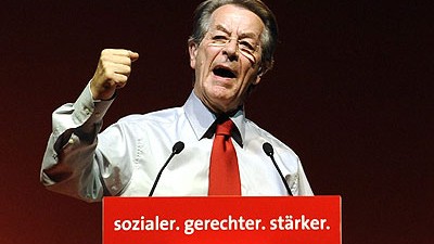 Bundestagswahl: SPD-Chef Müntefering kündigt einen harten Wahlkampf um das Thema Arbeit an.
