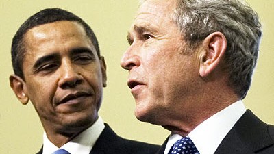US-Außenpolitik unter Obama: US-Präsident Barack Obama mit seinem Vorgänger George W. Bush bei einem Treffen im Weißen Haus.