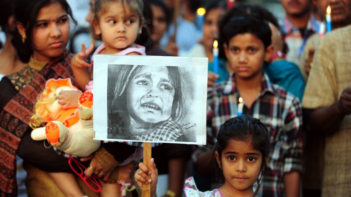 Sexuelle Gewalt in Indien: Protest in Indien: Empörte Menschen demonstrieren, nachdem ein Kind vergewaltigt worden ist.