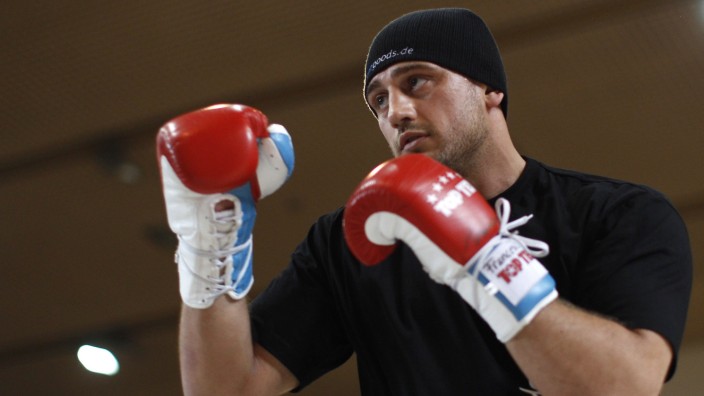 Italian-born boxer Pianeta attends a training session in Heidelberg