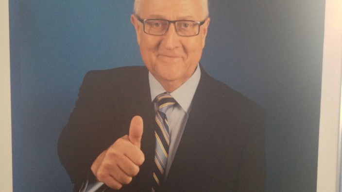 FDP-Plakate im Wahlkampf: Mit stolz empor gerecktem Daumen präsentiert sich FDP-Spitzenkandidat Rainer Brüderle. Klicken Sie auf das Bild, um das vollständige Motiv zu sehen.