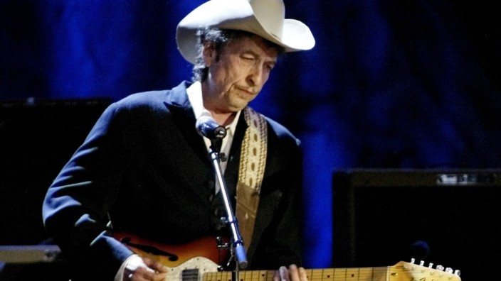 BOB DYLAN PERFORMS AT WILTERN THEATRE FOR  TELEVISION SPECIAL