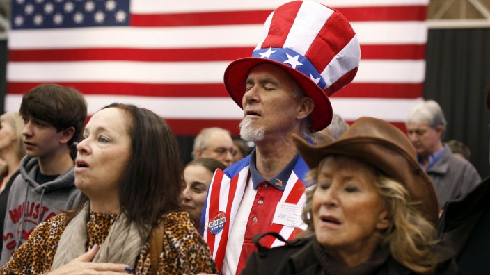 Publizist Bill Bishop über gesellschaftliche Spaltung: Anhänger der Republikaner vor einem Wahlkampfauftritt von Mitt Romney im Herbst 2012.