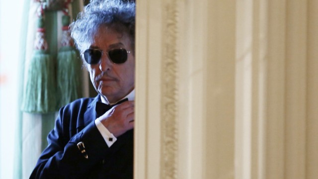 Musician Dylan waits backstage prior to Presidential Medal of Freedom ceremony in the East Room of the White House in Washington