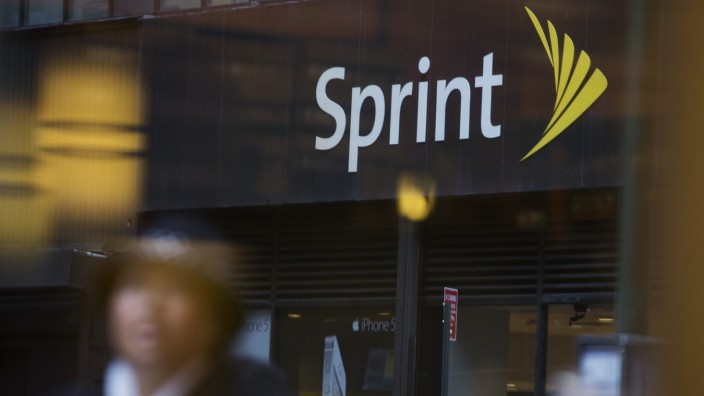Im Kampf um das US-Mobilfunkunternehmen Sprint Nextel ist eine Schlacht zischen Dish Networks und Softbank entbrannt