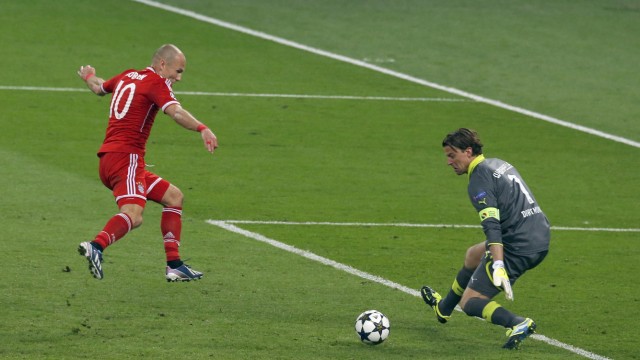 Bayern Munich's Arjen Robben shoots to score past Borussia Dortmund's goalkeeper Roman Weidenfeller during their Champions League Final soccer match at Wembley Stadium in London