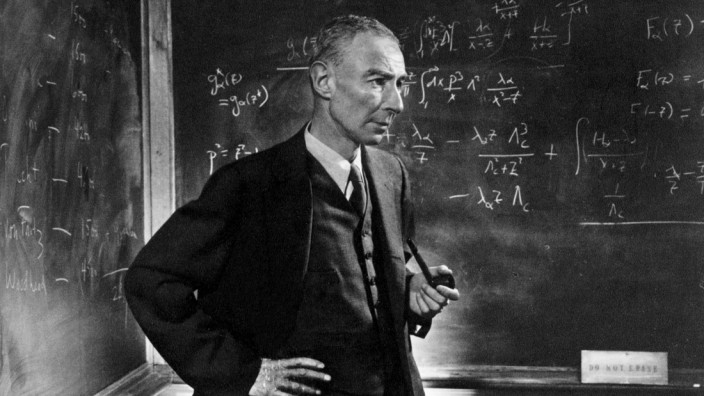 Robert Oppenheimer (1904-1967), physicist and scientific director of the Manhattan Project, which was established during the Second World War to develop the atomic bomb.