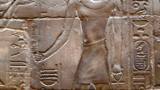 Vandalismus in Ägypten: An dieser Stelle des alten Reliefs in einem Tempel von Luxor hatte sich der junge Chinese verewigt. Mittlerweile ist die Kritzelei von den Behörden wieder entfernt worden