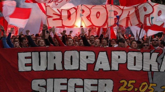 Champions-League-Sieg: Fans beim "Europapokalsieger-Marsch".